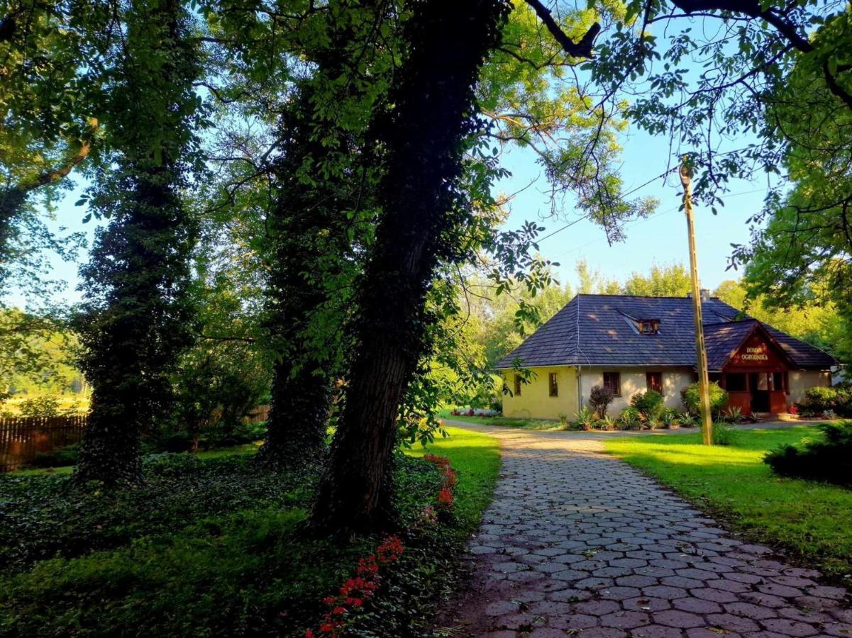 Hostel Domek Ogrodnika Przy Muzeum W Przeworsku Zespole Palacowo - Parkowym 外观 照片